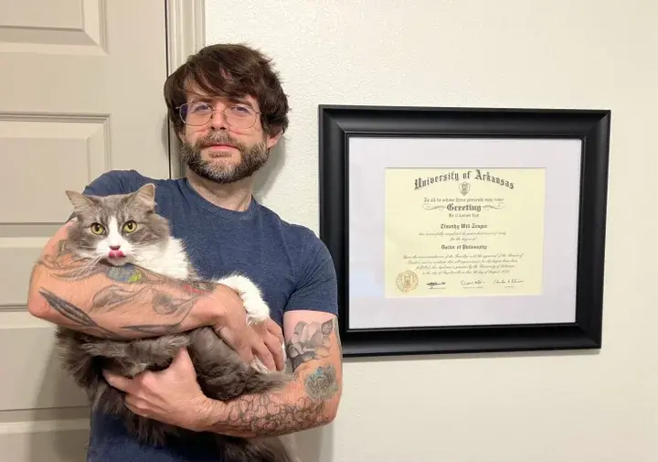 The article‘s author, Will Teague, with his cat, Persephone ’Dots‘ Teague